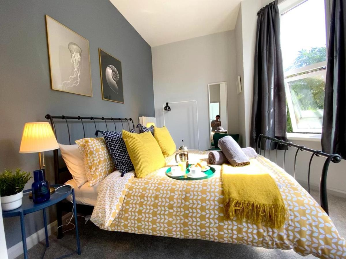 Trendy Stylish Apartment! - 5 Minute Walk To The Best Beach! - Great Location - Parking - Fast Wifi - Smart Tv - Newly Decorated - Sleeps Up To 6! Close To Bournemouth & Poole Town Centre & Sandbanks Dış mekan fotoğraf
