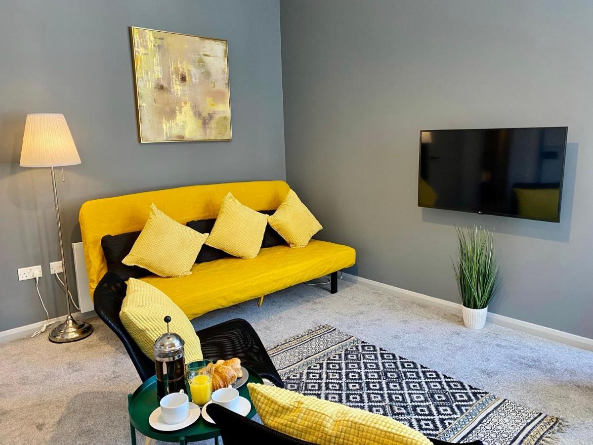 Trendy Stylish Apartment! - 5 Minute Walk To The Best Beach! - Great Location - Parking - Fast Wifi - Smart Tv - Newly Decorated - Sleeps Up To 6! Close To Bournemouth & Poole Town Centre & Sandbanks Dış mekan fotoğraf