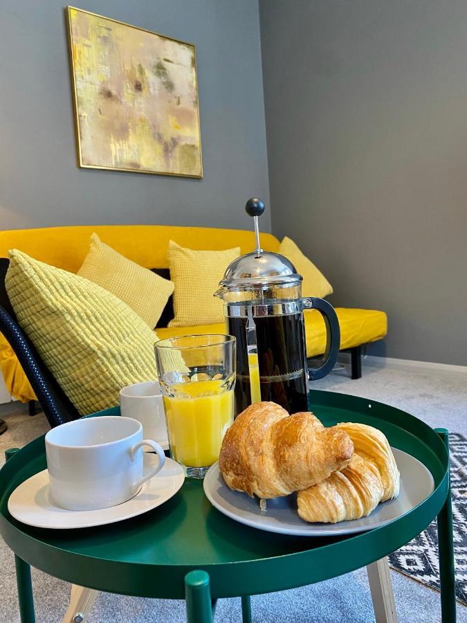 Trendy Stylish Apartment! - 5 Minute Walk To The Best Beach! - Great Location - Parking - Fast Wifi - Smart Tv - Newly Decorated - Sleeps Up To 6! Close To Bournemouth & Poole Town Centre & Sandbanks Dış mekan fotoğraf