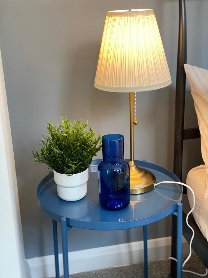 Trendy Stylish Apartment! - 5 Minute Walk To The Best Beach! - Great Location - Parking - Fast Wifi - Smart Tv - Newly Decorated - Sleeps Up To 6! Close To Bournemouth & Poole Town Centre & Sandbanks Dış mekan fotoğraf