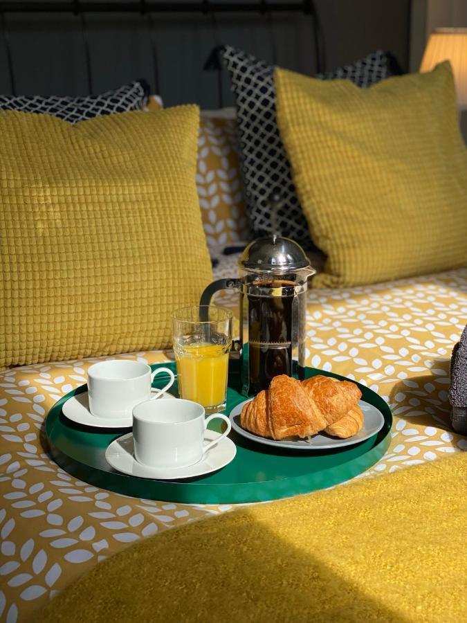 Trendy Stylish Apartment! - 5 Minute Walk To The Best Beach! - Great Location - Parking - Fast Wifi - Smart Tv - Newly Decorated - Sleeps Up To 6! Close To Bournemouth & Poole Town Centre & Sandbanks Dış mekan fotoğraf