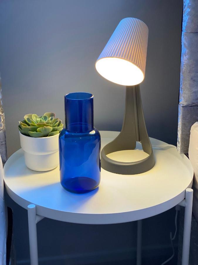 Trendy Stylish Apartment! - 5 Minute Walk To The Best Beach! - Great Location - Parking - Fast Wifi - Smart Tv - Newly Decorated - Sleeps Up To 6! Close To Bournemouth & Poole Town Centre & Sandbanks Dış mekan fotoğraf