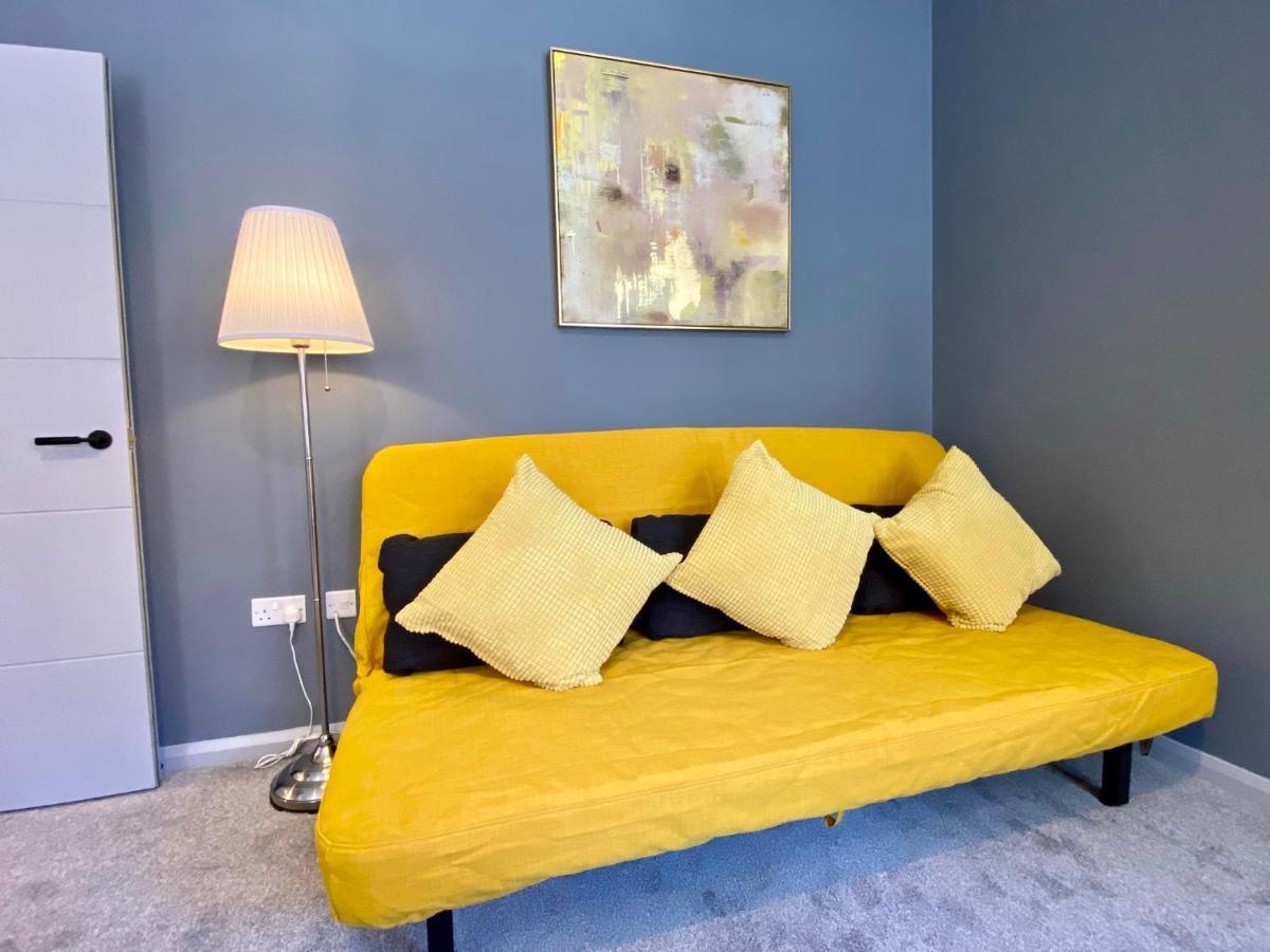 Trendy Stylish Apartment! - 5 Minute Walk To The Best Beach! - Great Location - Parking - Fast Wifi - Smart Tv - Newly Decorated - Sleeps Up To 6! Close To Bournemouth & Poole Town Centre & Sandbanks Dış mekan fotoğraf